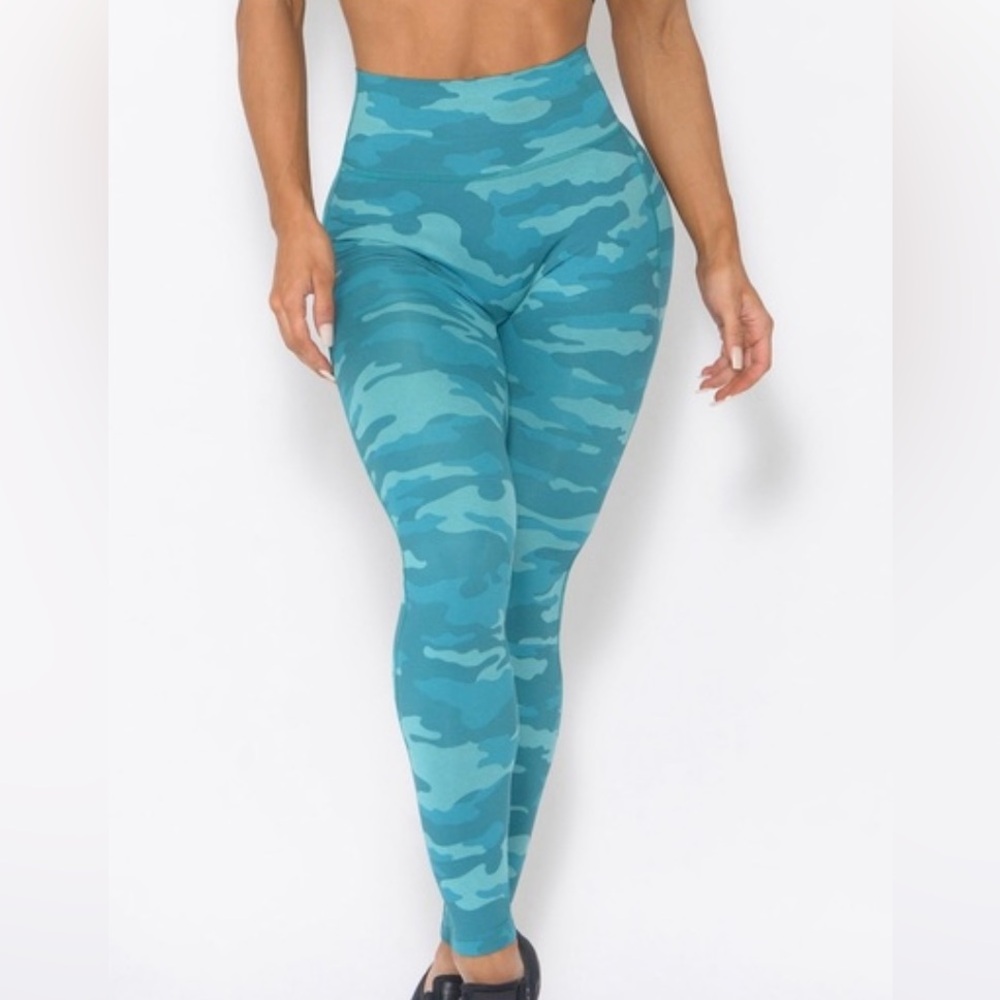 Bombshell Sportswear Green Camo Set - Picture 3 of 12